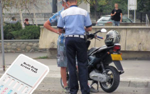 Un adolescent de 14 ani prins conducând un moped furat în București: Testat pozitiv pentru substanțe psihoactive